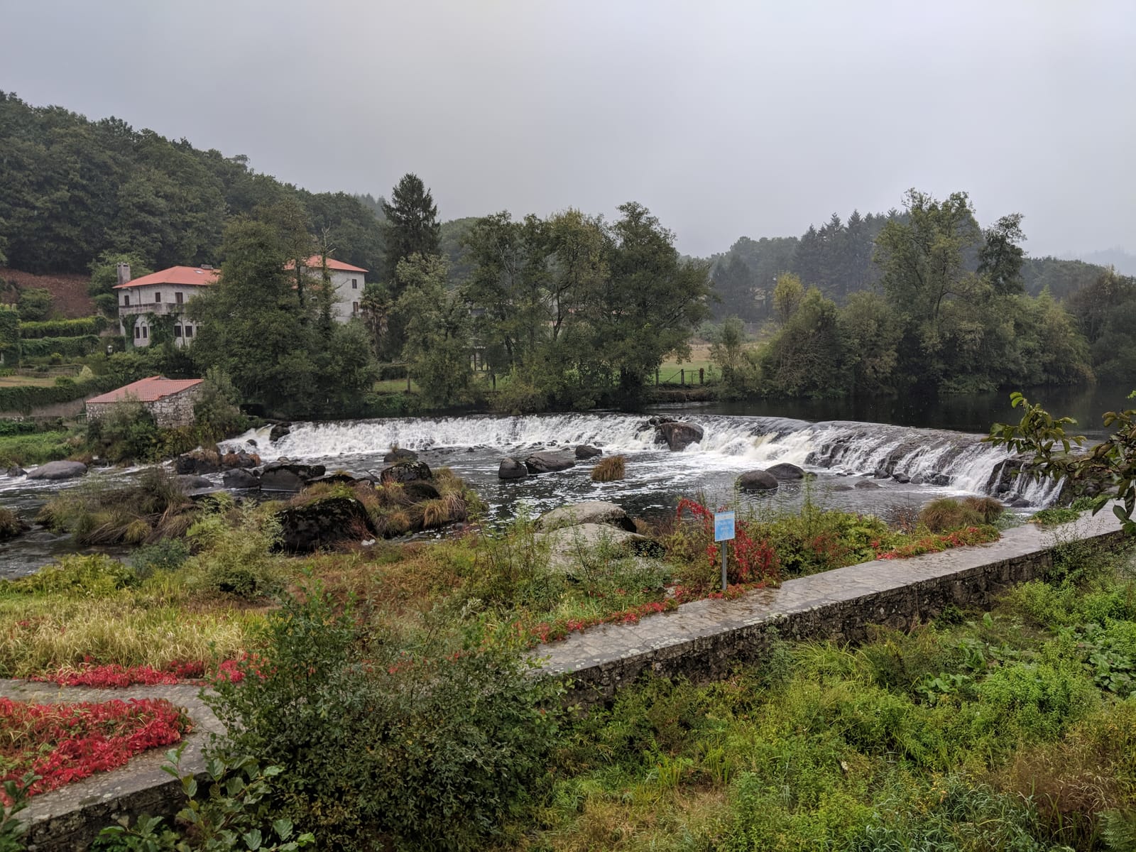 River weir beside Ponte Maceira in the mist