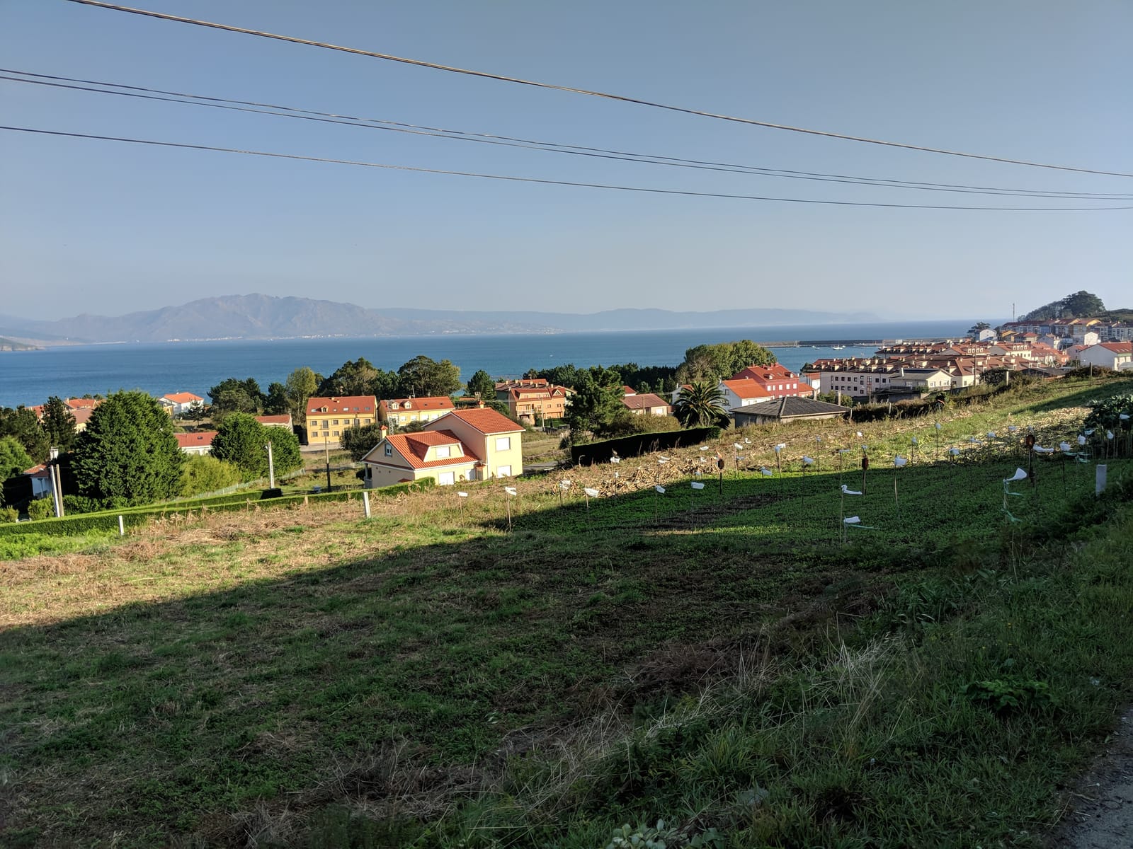 First view of Finisterre town and bay with the cape beyond