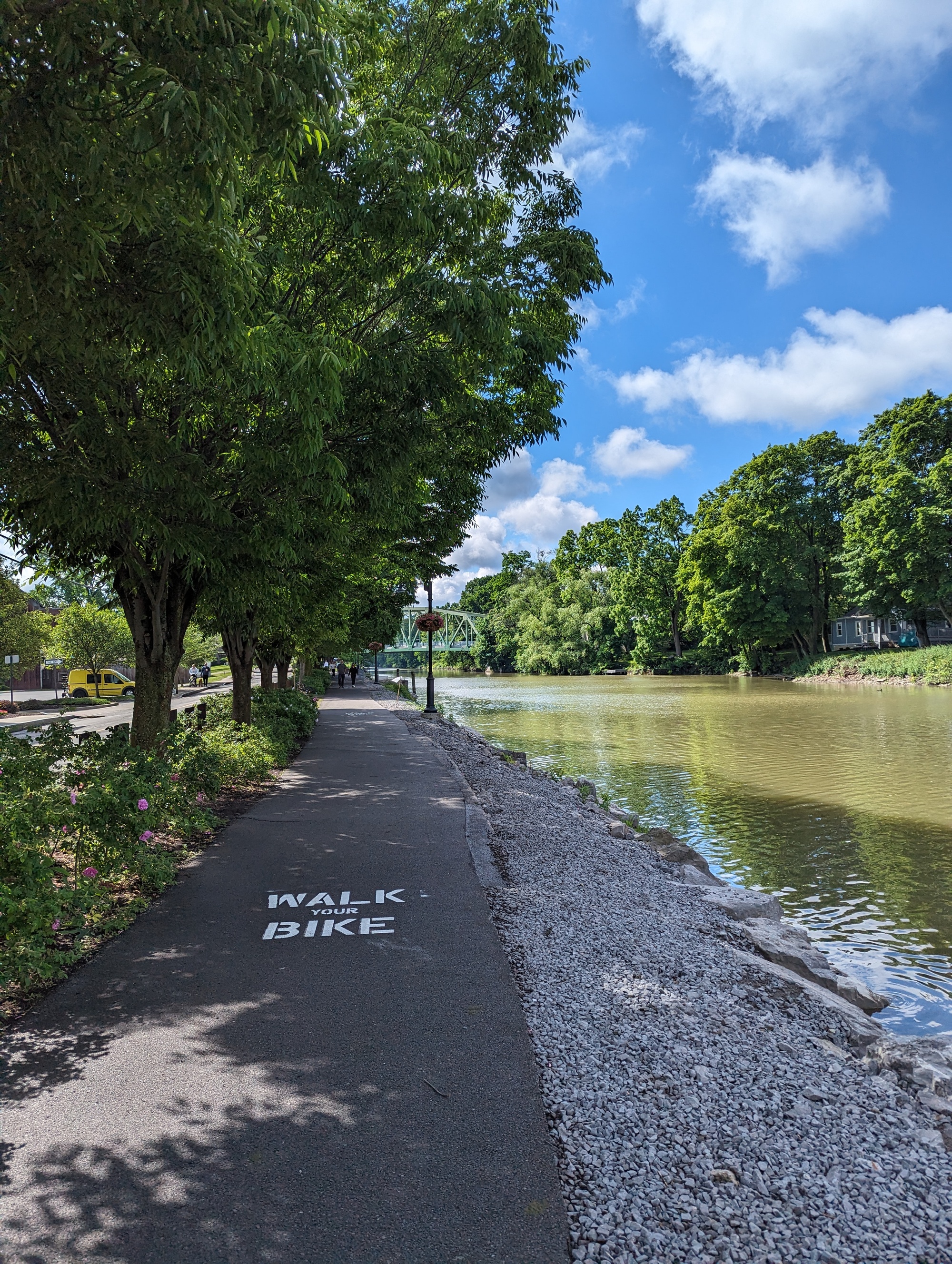 Pittsford walking and shopping area
