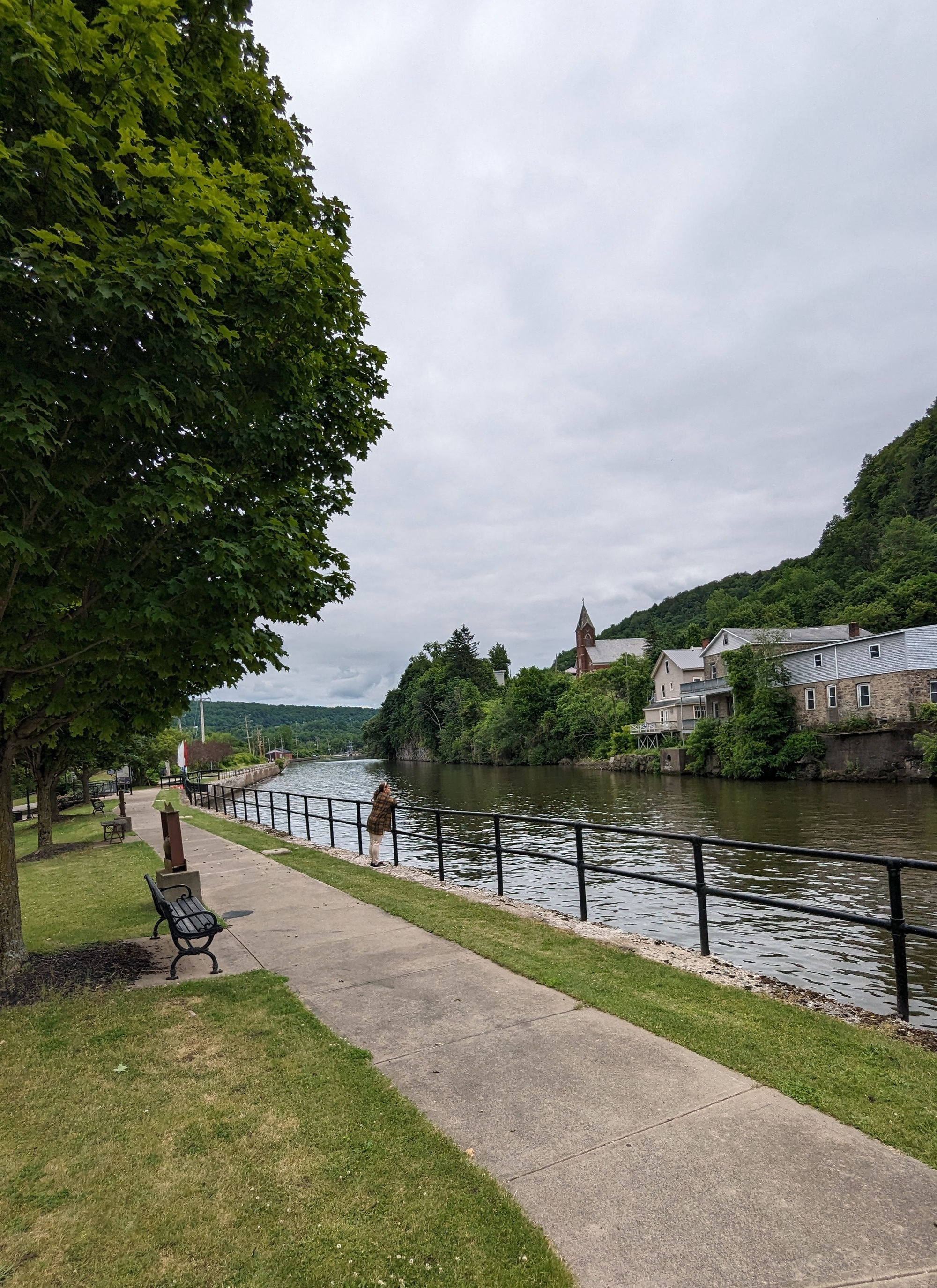 The path along the canal