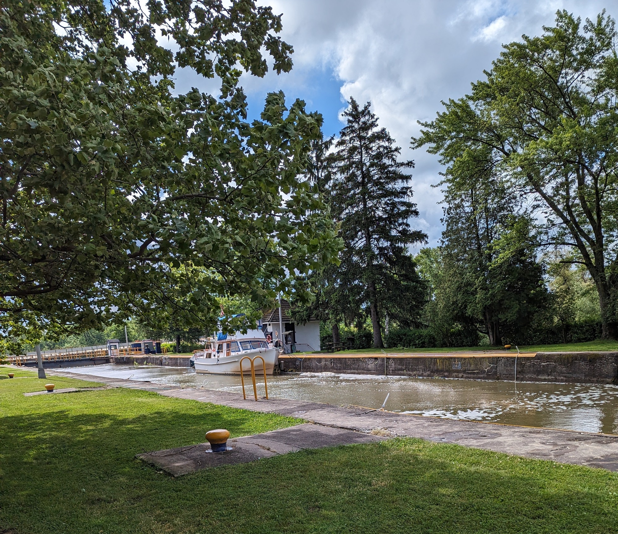 We couldn't see the boat when it first entered the lock before the lock filled and raised the boat over 25 feet