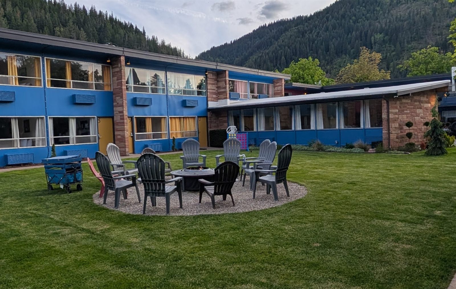 Fire pit at the Stardust Motel in Wallace